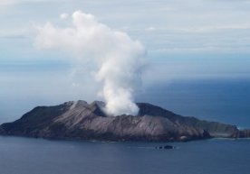 Yangi Zelandiyada vulqon otilishidan vafot etganlar soni 19 kishiga yetdi фото