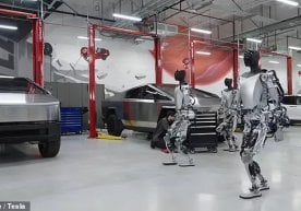 АҚШдаги Tesla заводида робот муҳандисга ҳужум қилди фото