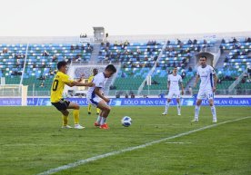 Superliga. “Neftchi” va “Navbahor” o‘rtasidagi bahsda jangovar durang qayd etildi фото