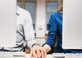 Ёш бошимга ёпирилган ғалвалардан довдираб қолдим. Шу