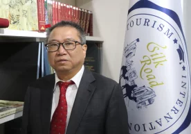 Хитойлик профессор Тонгкиан Зоу Самарқанд шаҳридаги «Ипак