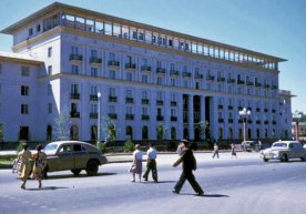 Америкалик журналист ва фотограф Харрисон Форман 1959
