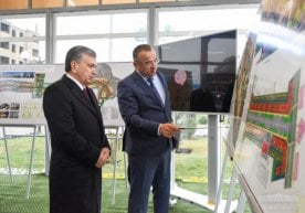 Shavkat Mirziyoyev Jizzax shahridagi mahalla va ichki ishlar bo‘limiga bordi (foto) фото