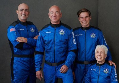AQSH koinotga parvoz qilgan milliarderlar Brenson va Bezosni astronavt deb tan olmadi фото