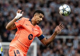 «Барселона» марказий ҳимоячиси Роналд Араухо узоқ