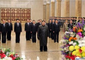 Koronavirus epidemiyasi tarqalishi fonida Shimoliy Koreya yetakchisi Kim ilk marotaba jamoatchilikka ko‘rinish berdi фото