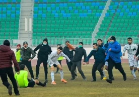 Фото: ЎзА Фарғонада «Нефтчи» ва «Турон» жамоалари ўртасида