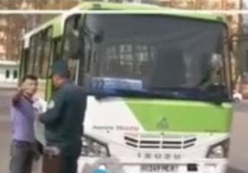 Тошкентда автобус ҳайдовчиси ва ЙПХ ходими ўртасида жанжал