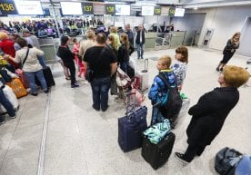 Европа аэропортларида юзлаб миллион йўловчини безовта