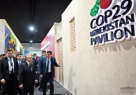 Shavkat Mirziyoyev O‘zbekistonning COP 29 dagi Milliy paviloni bilan tanishdi фото