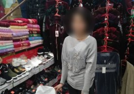 Samarqandda oʻquvchi qiz kiyim doʻkoniga oʻgʻrilikka tushdi (foto) фото