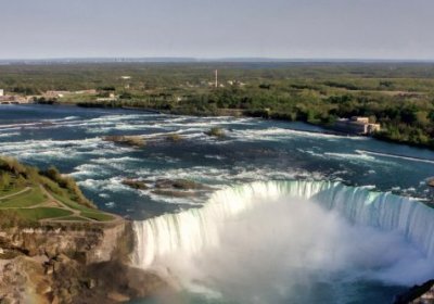 Suratga tushish paytida Niagara sharsharasiga yiqilgan 10 yoshli bolakay ajal domidan omon qoldi фото