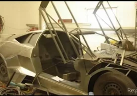 Самарқандда икки дўст гаражда Италиянинг Lamborghini