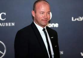 İngiliz futbolunun eski yıldızı Alan Shearer, Ole Gunnar