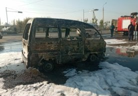 Наманганда ҳаракатланиб кетаётган Damas ёниб кетди (видео) фото
