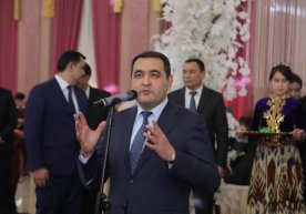 Хайрулло Бозоров: Қирғиз президенти самолётдан тушибоқ Ўзбекистон билан энди мутлақо бошқача муносабатда бўламиз дебди фото