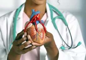 Соатлаб интернетда ўтириш, кечаси овқатланиш, асаблар