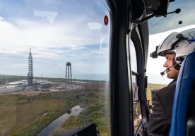 NASA әкімшісі Джаред Айзекман Канаверал мүйісіне барып,