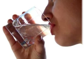 Эрта тонгда уйқудан ўйғониб наҳорга сув ичиш, Японияда