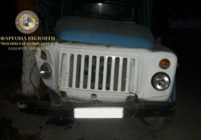 Фарғонада «ГАЗ-53» юк машинаси дарахтга урилиши оқибатида ҳайдовчи ҳалок бўлди фото