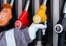 Ўзбекистонда AI-92 маркали бензин нархи бир кунда