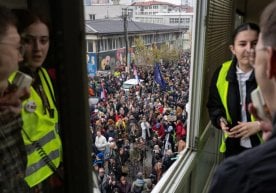 Сербиянинг жануби-ғарбидаги Нови Пазар шаҳрида минглаб