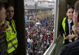Сербиянинг жануби-ғарбидаги Нови Пазар шаҳрида минглаб