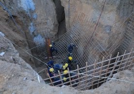 Aunque un incidente peligroso en una obra de construcción