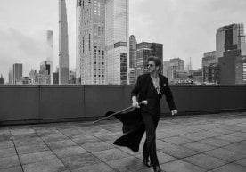 Шоҳрух Хон Met Gala тадбиридаги биринчи иштирокида барчани ҳайратда қолдирди фото