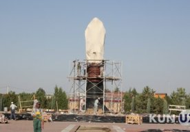 Samarqandda Islom Karimov haykali o‘rnatildi фото