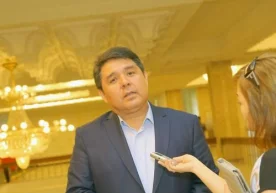 Ўзбекистон Республикасида хизмат кўрсатган артист Азим