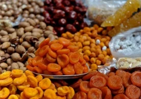 Quruq mevada yangi uzilgan mevaning barcha foydali