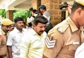 Hindistonda 2020 yilda ota-o'g'ilning hibsdagi