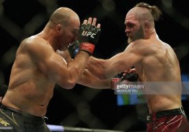 UFC 275. Ярим оғир вазн дивизионида чемпион ўзгарди фото