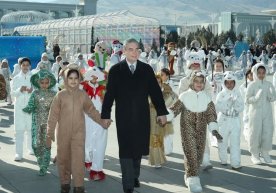 Ashxobodda Berdimuhamedov, hukumat a’zolari hamda diplomatlar uchun Yangi yil bazmi uyushtirildi фото