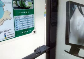 Метронинг «Ойбек» станцияси яқинидаги автобус бекатидан