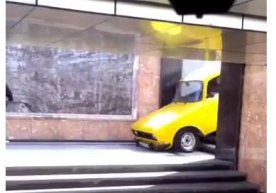 Yana bitta ekstremal Shumaxer paydo boʻldi! Faqat bu gal sariq “Moskvich”da! (video) фото