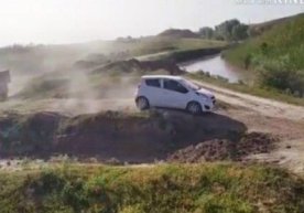 Payariq tumani – "qizil" hudud. Ammo avtomobillar yashirin yo‘ldan qatnamoqda (video) фото