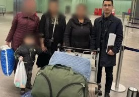 Россияда эри ташлаб кетган ҳомиладор аёл ватанга қайтарилди фото