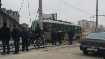 Foto: Samarqandda relsga ilk tramvay qo‘yildi фото