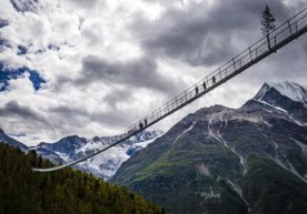 Shveysariyada dunyodagi eng uzun piyodalar osma ko‘prigi ochildi фото