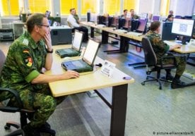 Германия бундесвери раҳбарияти смартфон ва бошқа замонавий