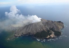 Yangi Zelandiyada vulqon otilishi oqibatida besh kishi halok boʻldi (video) фото