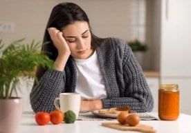 Study: Eating breakfast late can lead to depression фото