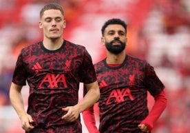 Англиянинг «Ливерпул» клуби сафида тўп сураётган