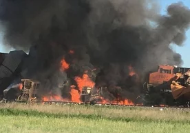 Техасда икки юк поезди тўқнашиб кетди фото