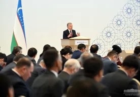 Shavkat Mirziyoyev tadbirkorlar bilan ochiq muloqot o‘tkazmoqda фото