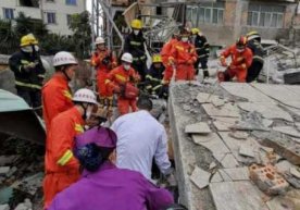 Xitoyda ko‘p qavatli uy qulab tushdi. 10 kishi vayronalar ostida qoldi… фото