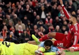 Англия Премьер-лигасининг 25-туридаги марказий тўқнашувда