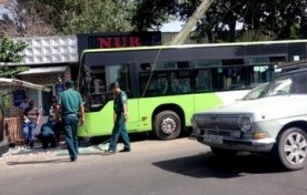 Toshkentda yo‘lovchi avtobusning ustunga borib urilishi oqibatida 15 kishi jabrlandi(Foto) фото